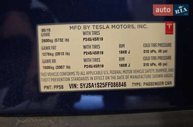 Лифтбек Tesla Model S 2015 в 