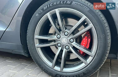 Лифтбек Tesla Model S 2014 в 