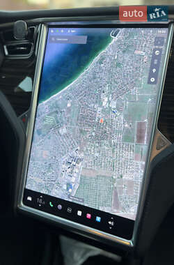 Лифтбек Tesla Model S 2014 в 