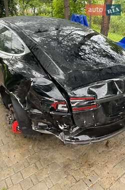 Лифтбек Tesla Model S 2016 в 