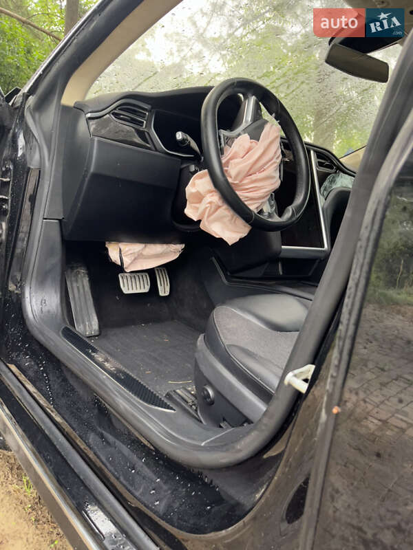 Ліфтбек Tesla Model S 2016 в Львові фото 28 Ліфтбек Tesla Model S 2016 в Львові