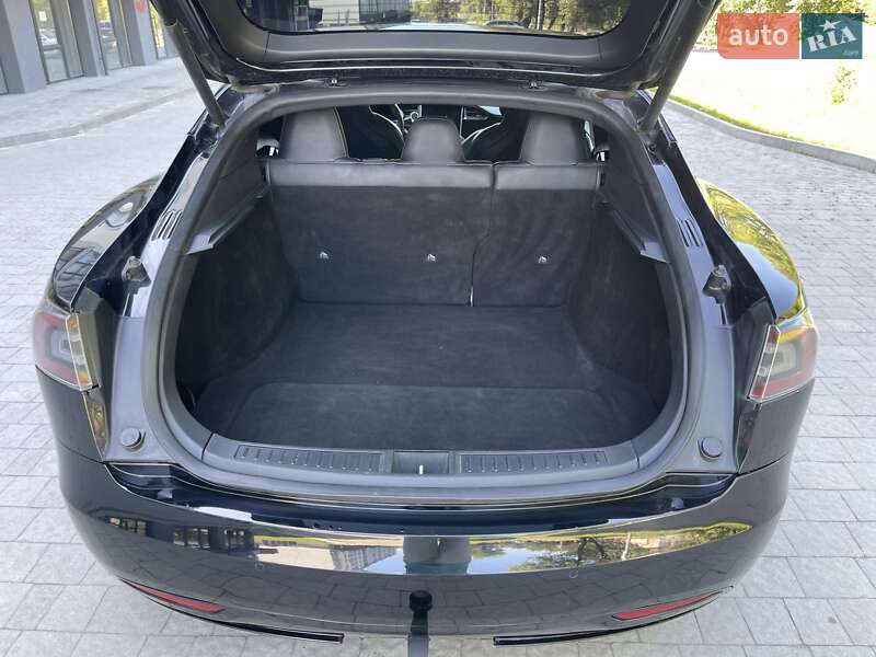 Лифтбек Tesla Model S 2019 в Луцке