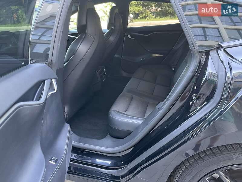 Лифтбек Tesla Model S 2019 в Луцке