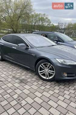 Лифтбек Tesla Model S 2015 в Львове