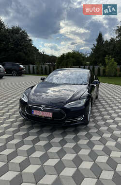 Лифтбек Tesla Model S 2013 в 