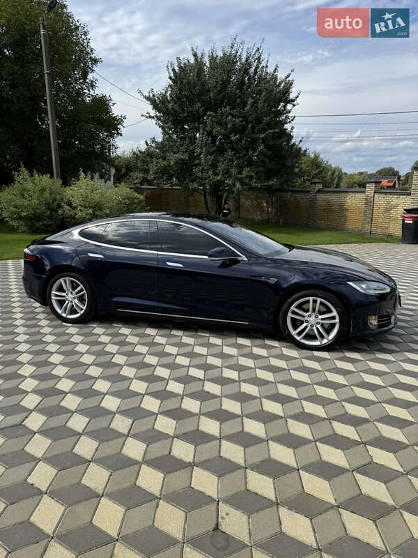 Лифтбек Tesla Model S 2013 в 