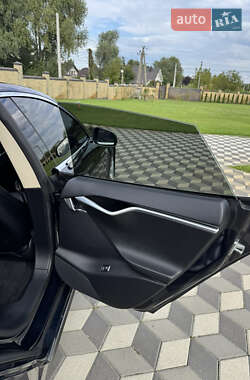 Лифтбек Tesla Model S 2013 в 