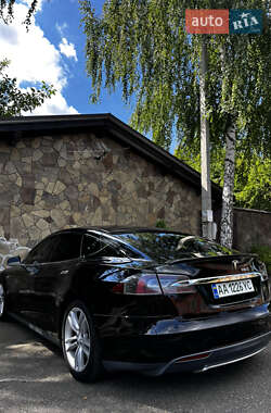 Лифтбек Tesla Model S 2013 в 