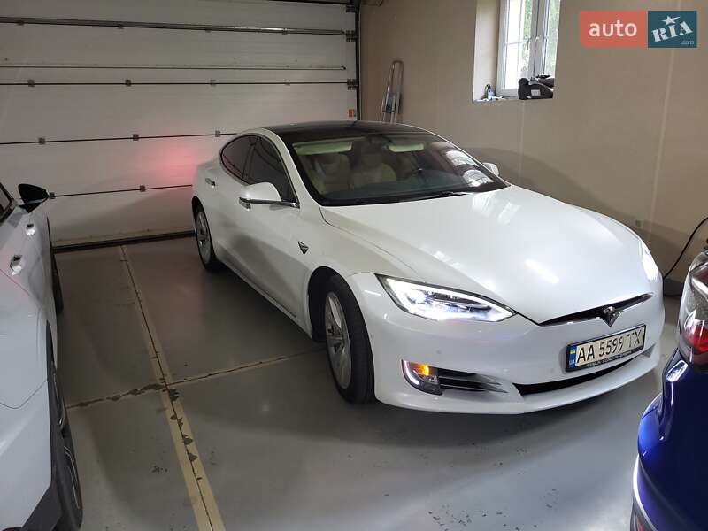 Tesla Model S 2017