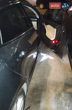 Лифтбек Tesla Model S 2015 в 
