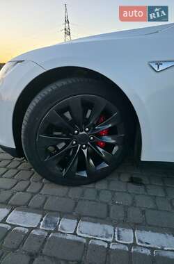Лифтбек Tesla Model S 2015 в 
