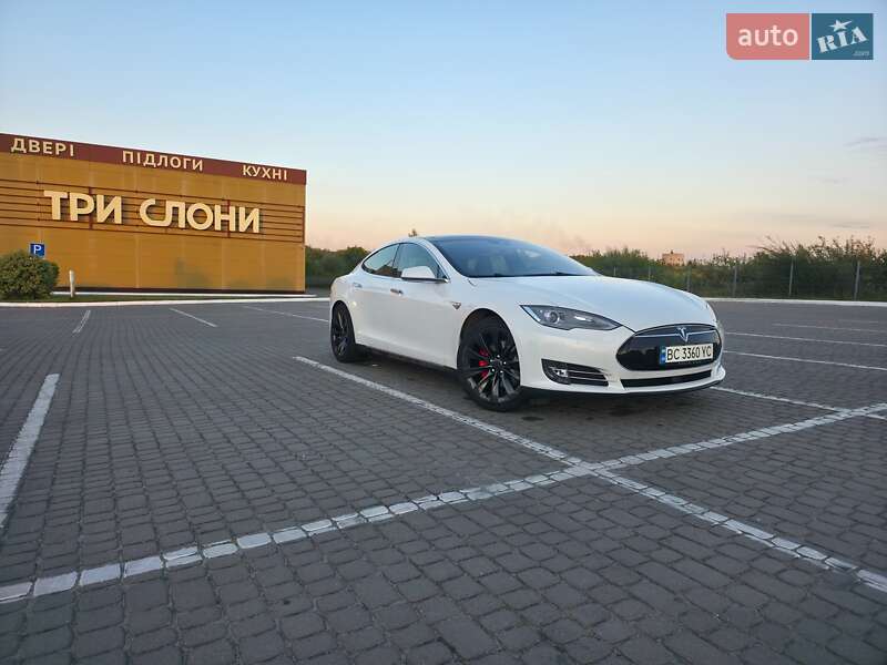 Ліфтбек Tesla Model S 2015 в Львові