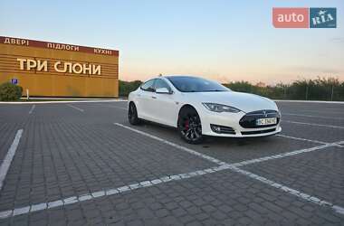Лифтбек Tesla Model S 2015 в 