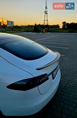Лифтбек Tesla Model S 2015 в 