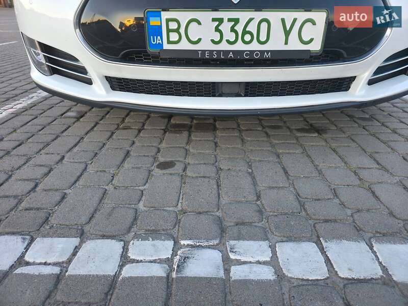 Ліфтбек Tesla Model S 2015 в Львові