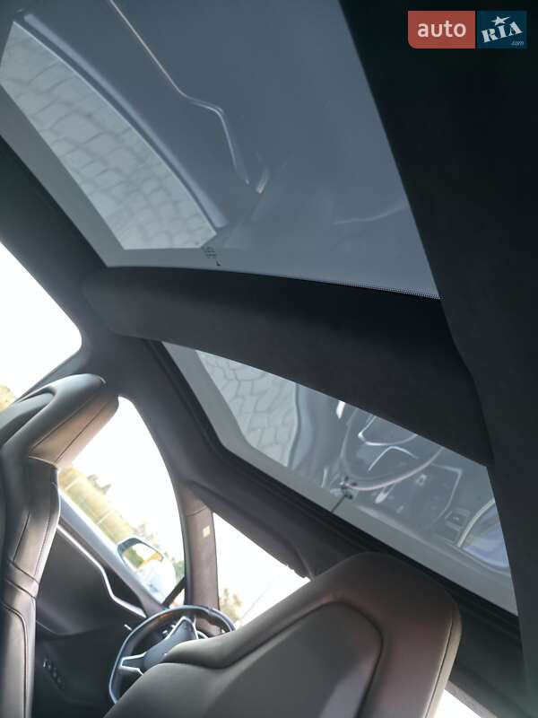 Ліфтбек Tesla Model S 2015 в Львові