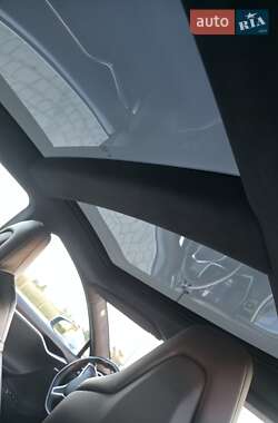Лифтбек Tesla Model S 2015 в 