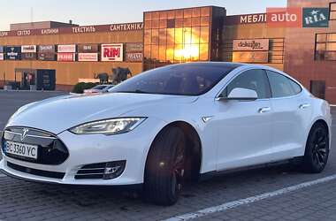Лифтбек Tesla Model S 2015 в 