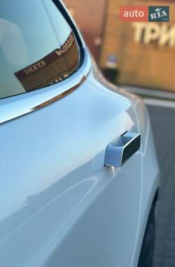 Лифтбек Tesla Model S 2015 в 
