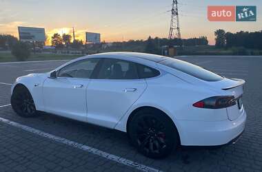 Лифтбек Tesla Model S 2015 в 