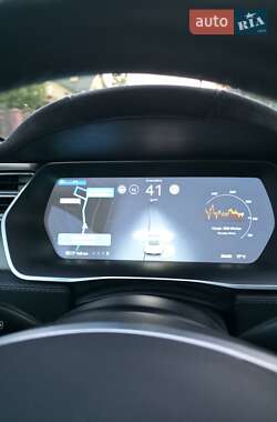 Лифтбек Tesla Model S 2015 в 