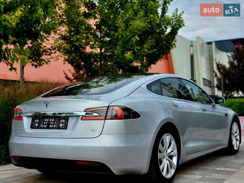Ліфтбек Tesla Model S 2017 в Києві