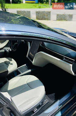 Ліфтбек Tesla Model S 2015 в 