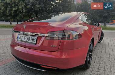 Ліфтбек Tesla Model S 2015 в 