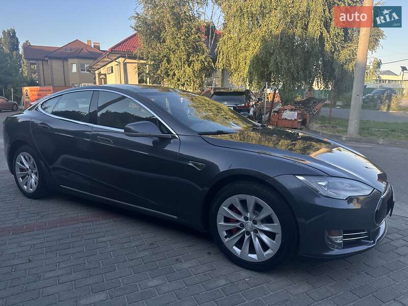 Лифтбек Tesla Model S 2015 в Киеве