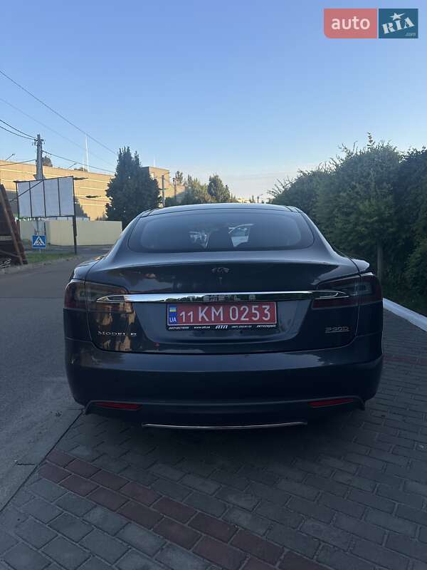 Лифтбек Tesla Model S 2015 в Киеве
