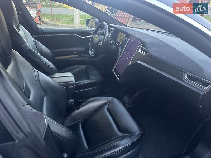 Лифтбек Tesla Model S 2015 в Киеве