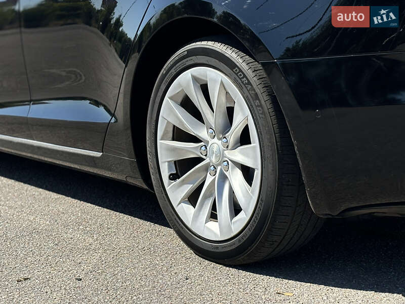 Лифтбек Tesla Model S 2017 в Одессе