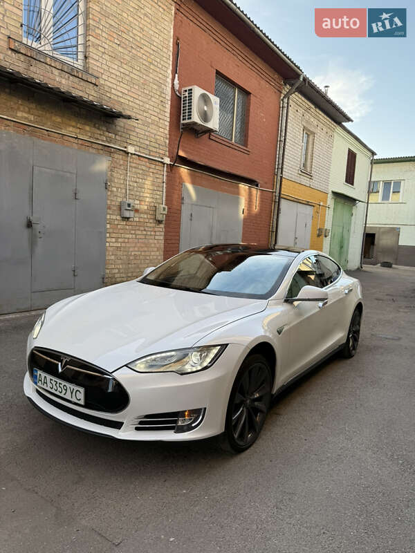 Tesla Model S 2013