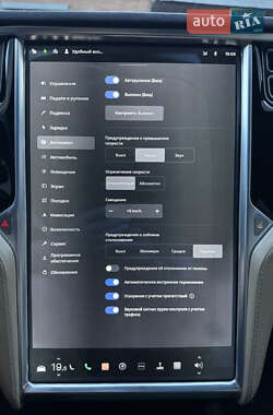 Лифтбек Tesla Model S 2015 в 