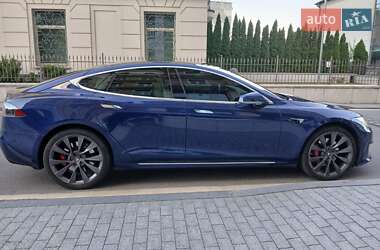 Лифтбек Tesla Model S 2019 в 