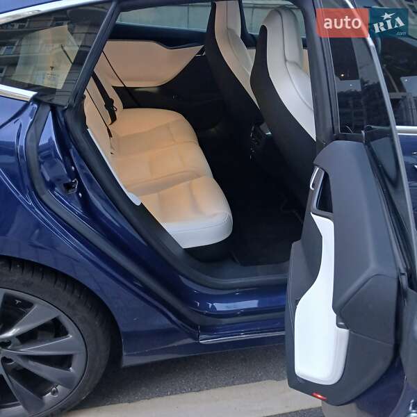Ліфтбек Tesla Model S 2019 в Києві