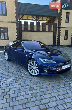 Лифтбек Tesla Model S 2016 в Черновцах