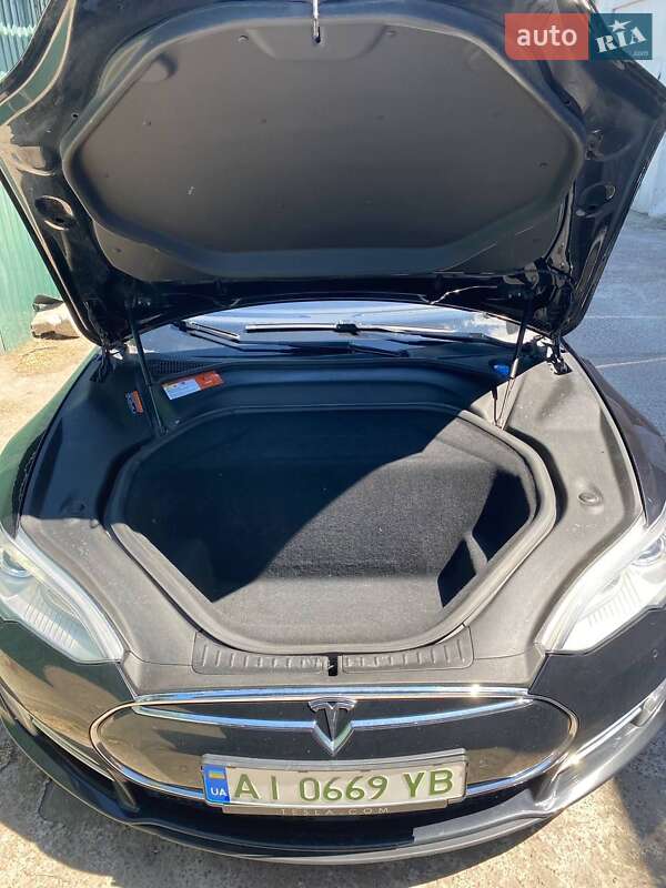 Лифтбек Tesla Model S 2015 в Киеве