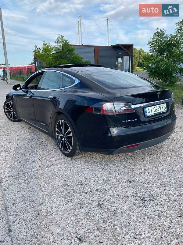 Лифтбек Tesla Model S 2015 в Киеве