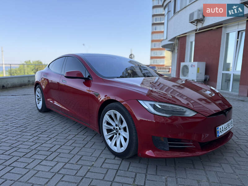 Лифтбек Tesla Model S 2016 в 