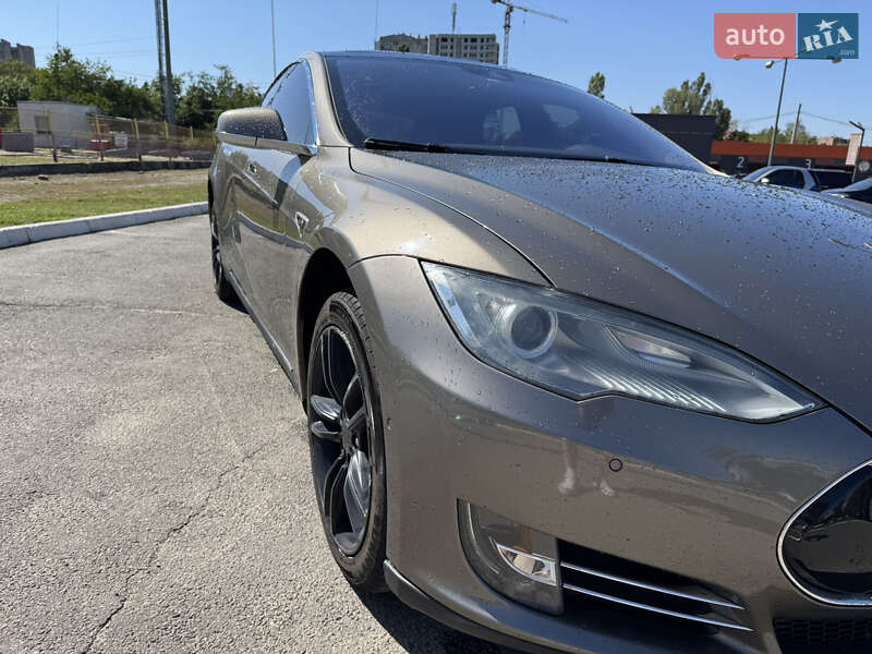 Лифтбек Tesla Model S 2016 в Харькове