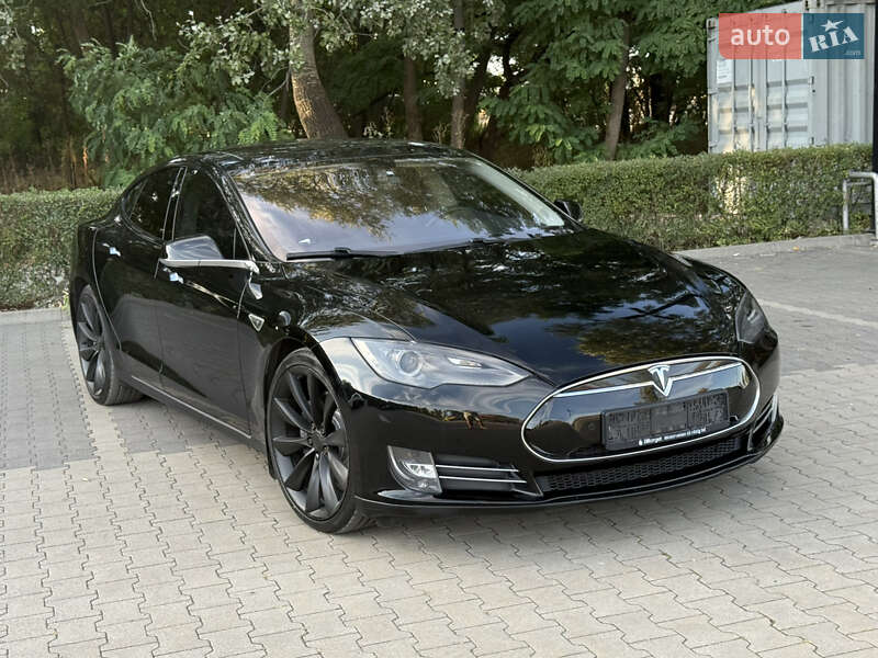 Лифтбек Tesla Model S 2013 в 