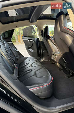 Лифтбек Tesla Model S 2013 в 