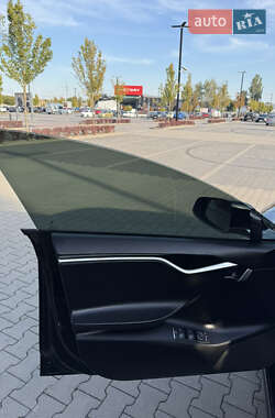Лифтбек Tesla Model S 2013 в 