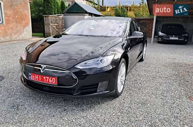 Лифтбек Tesla Model S 2015 в 