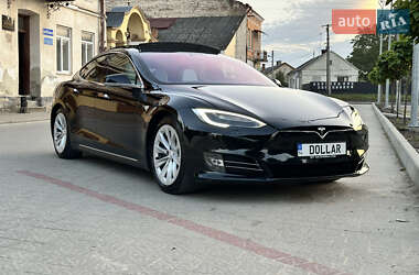 Лифтбек Tesla Model S 2017 в Львове