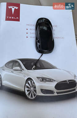 Лифтбек Tesla Model S 2014 в 