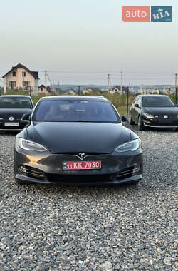 Лифтбек Tesla Model S 2016 в Ивано-Франковске