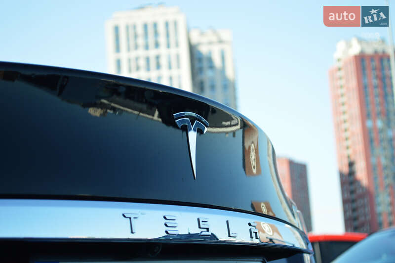 Лифтбек Tesla Model S 2020 в Киеве фото 10 Лифтбек Tesla Model S 2020 в Киеве