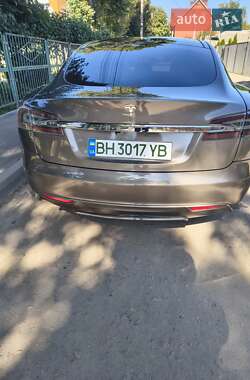 Лифтбек Tesla Model S 2015 в 